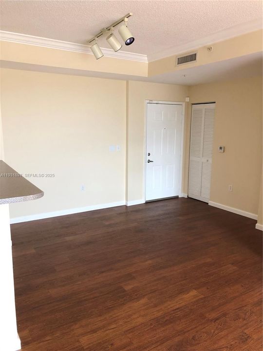 出租: $2,500 (2 贝兹, 2 浴室, 1121 平方英尺)