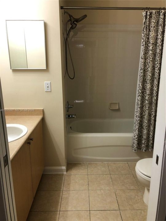 出租: $2,500 (2 贝兹, 2 浴室, 1121 平方英尺)