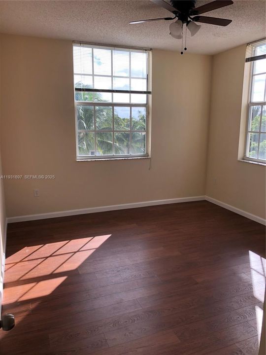 出租: $2,500 (2 贝兹, 2 浴室, 1121 平方英尺)