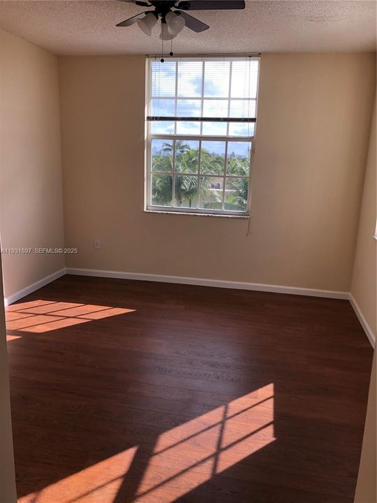 出租: $2,500 (2 贝兹, 2 浴室, 1121 平方英尺)