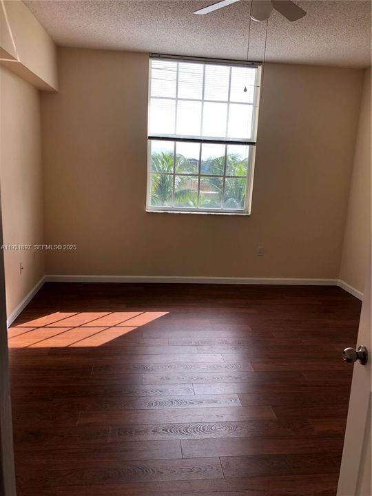 出租: $2,500 (2 贝兹, 2 浴室, 1121 平方英尺)