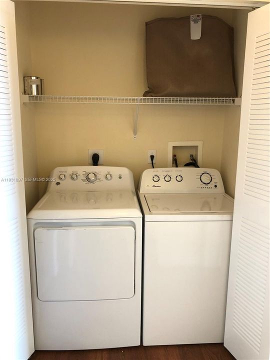 出租: $2,500 (2 贝兹, 2 浴室, 1121 平方英尺)