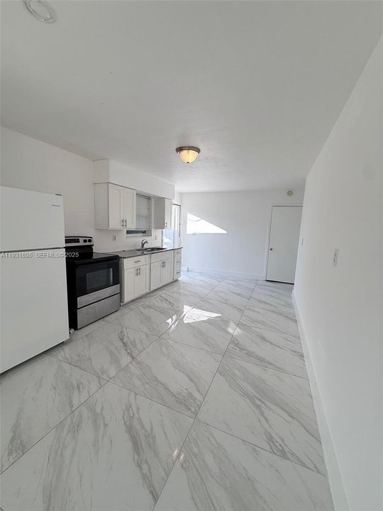 出租: $2,200 (2 贝兹, 1 浴室, 2362 平方英尺)