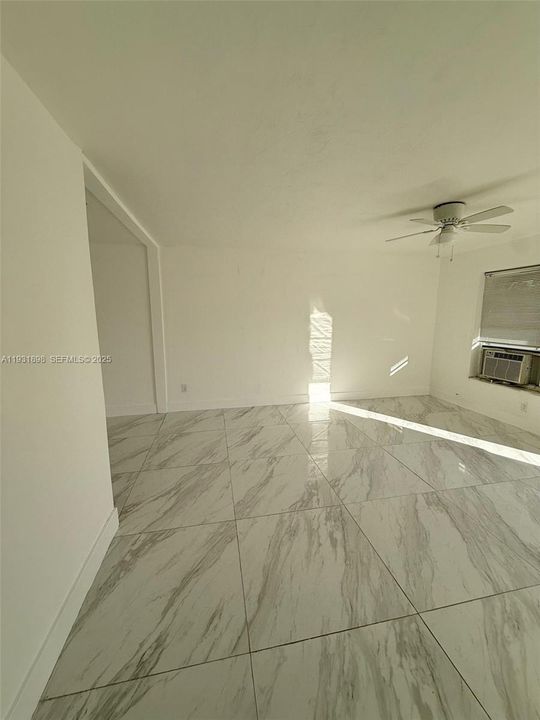 出租: $2,200 (2 贝兹, 1 浴室, 2362 平方英尺)