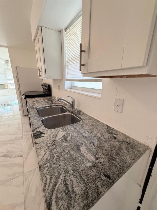 出租: $2,200 (2 贝兹, 1 浴室, 2362 平方英尺)