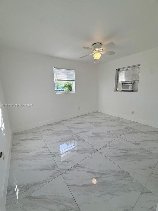 出租: $2,200 (2 贝兹, 1 浴室, 2362 平方英尺)