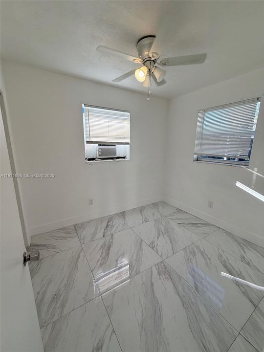 出租: $2,200 (2 贝兹, 1 浴室, 2362 平方英尺)