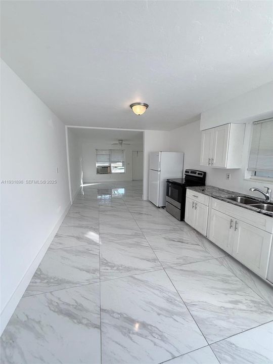 出租: $2,200 (2 贝兹, 1 浴室, 2362 平方英尺)