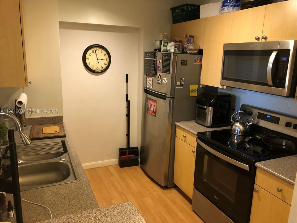 待售: $259,000 (1 贝兹, 1 浴室, 736 平方英尺)