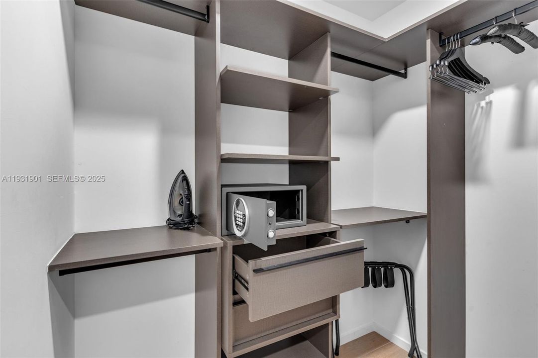 На продажу: $560,000 (1 спален, 1 ванн, 442 Квадратных фут)