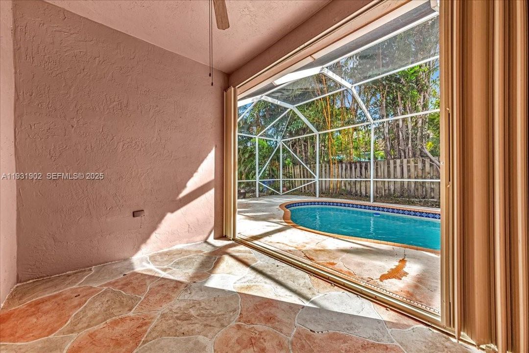 出租: $5,800 (4 贝兹, 2 浴室, 2172 平方英尺)