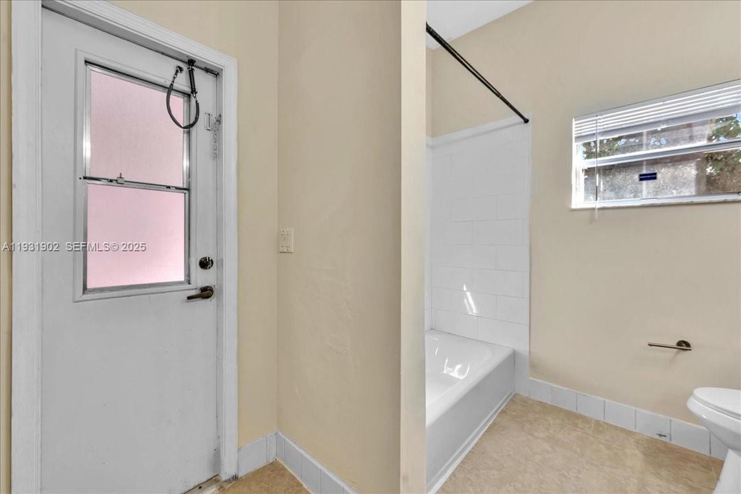 出租: $5,800 (4 贝兹, 2 浴室, 2172 平方英尺)