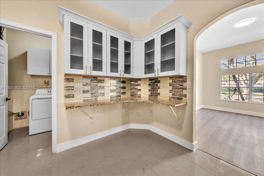 出租: $5,800 (4 贝兹, 2 浴室, 2172 平方英尺)