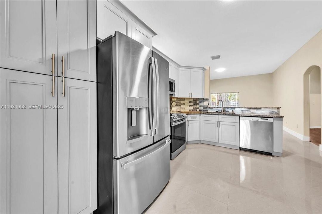 出租: $5,800 (4 贝兹, 2 浴室, 2172 平方英尺)