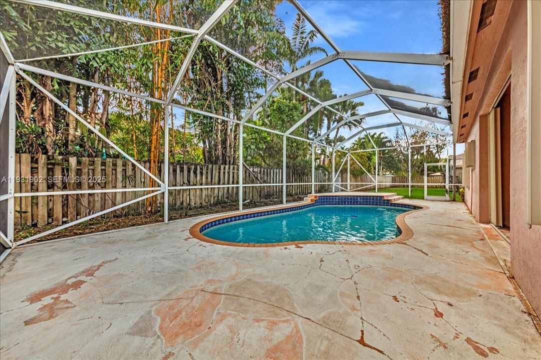 出租: $5,800 (4 贝兹, 2 浴室, 2172 平方英尺)