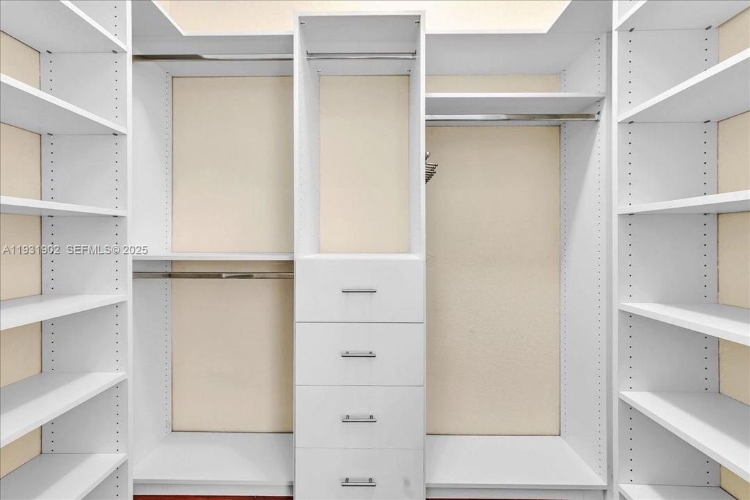 出租: $5,800 (4 贝兹, 2 浴室, 2172 平方英尺)