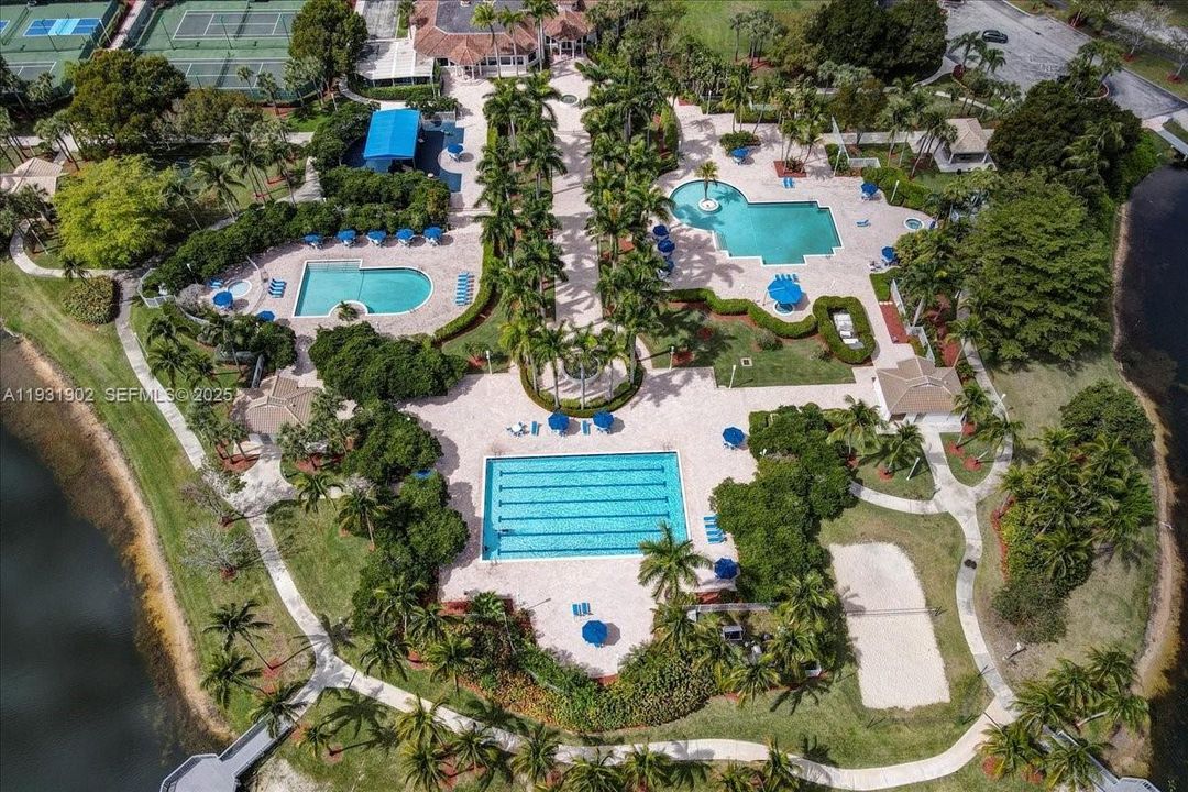 出租: $5,800 (4 贝兹, 2 浴室, 2172 平方英尺)