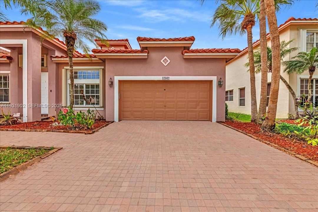 出租: $5,800 (4 贝兹, 2 浴室, 2172 平方英尺)