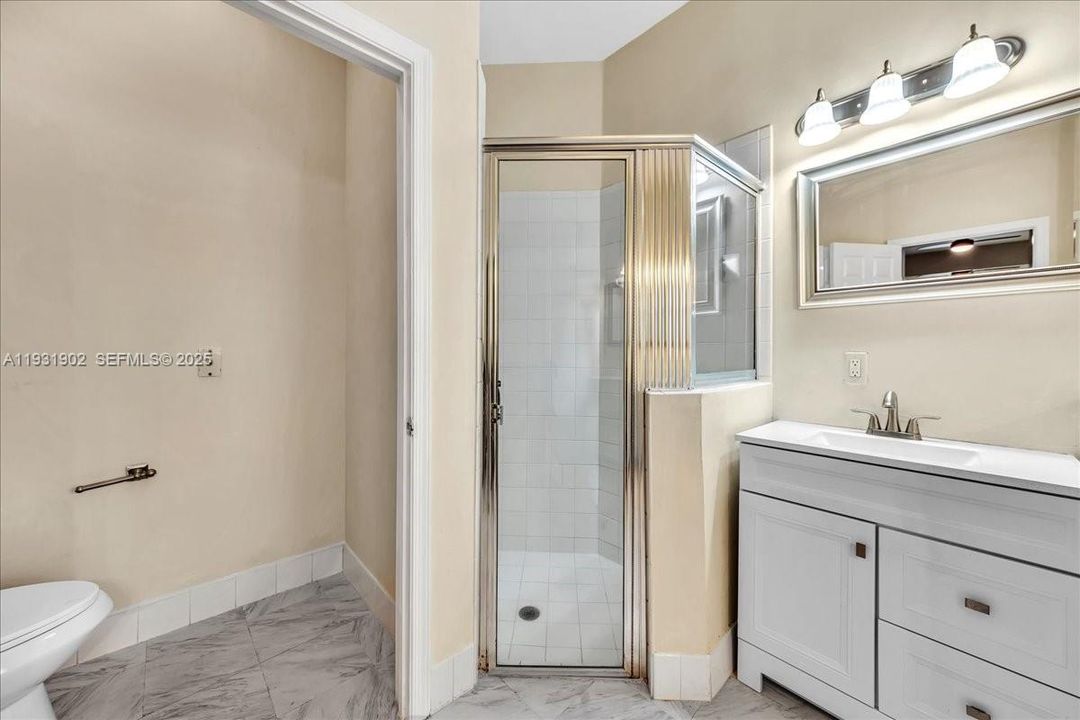 出租: $5,800 (4 贝兹, 2 浴室, 2172 平方英尺)