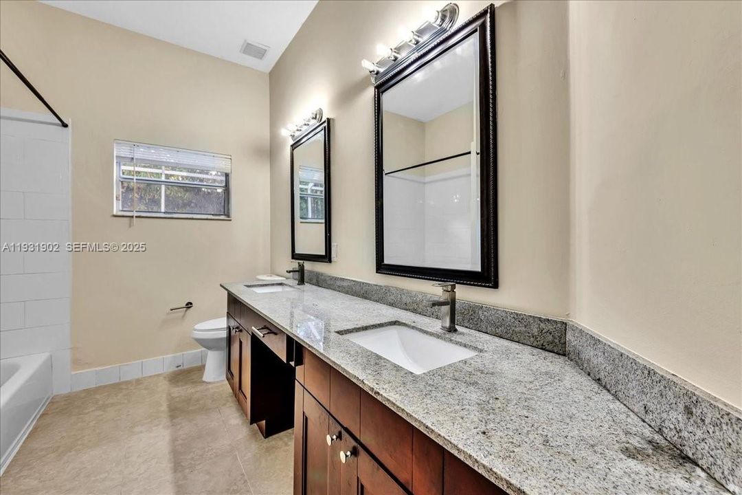 出租: $5,800 (4 贝兹, 2 浴室, 2172 平方英尺)