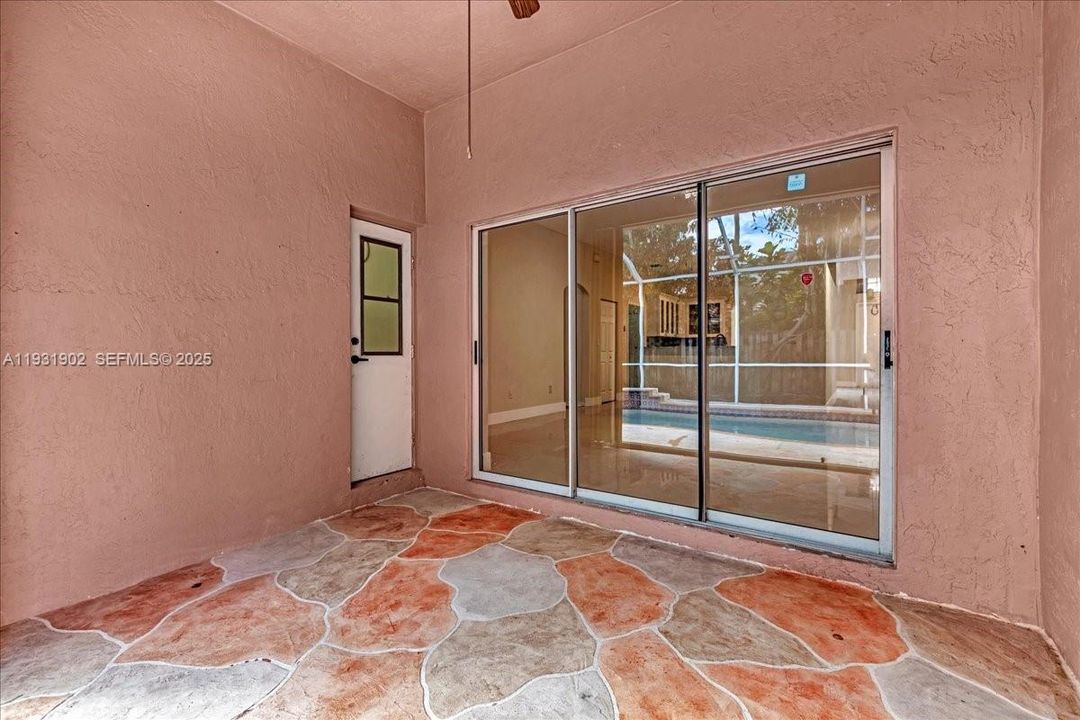 出租: $5,800 (4 贝兹, 2 浴室, 2172 平方英尺)