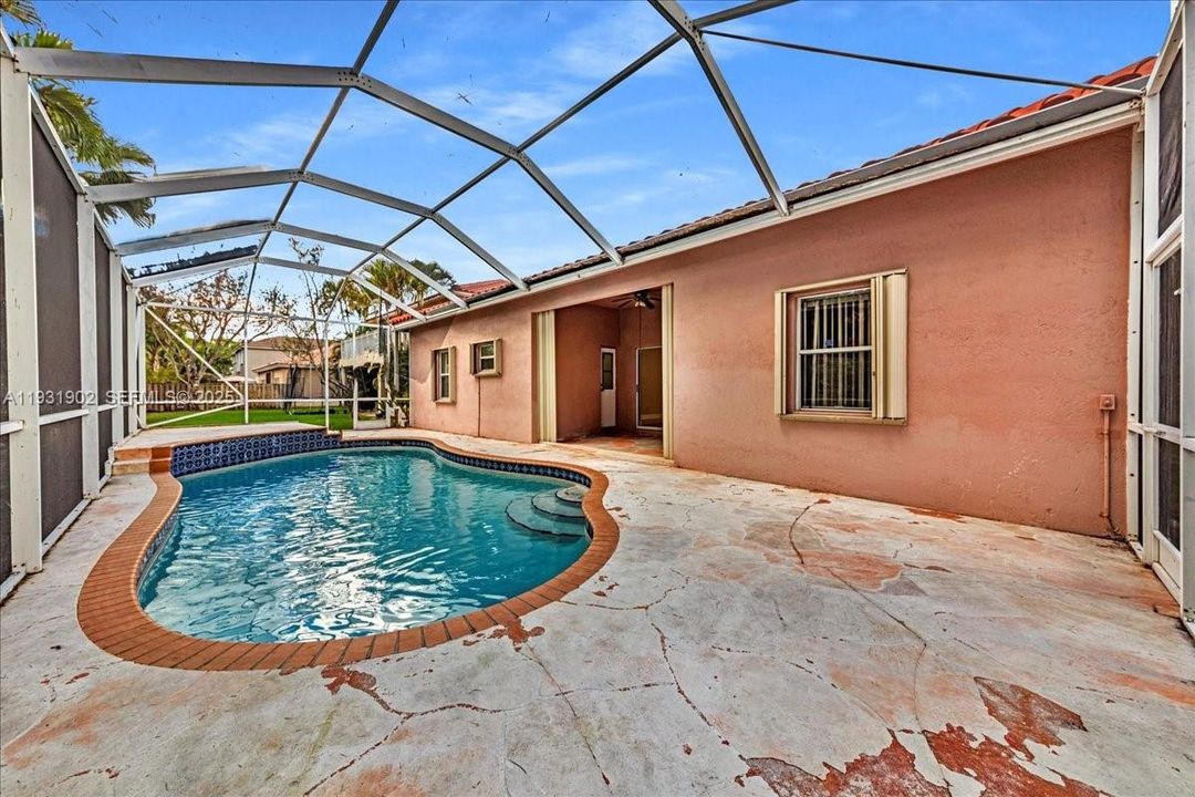 出租: $5,800 (4 贝兹, 2 浴室, 2172 平方英尺)