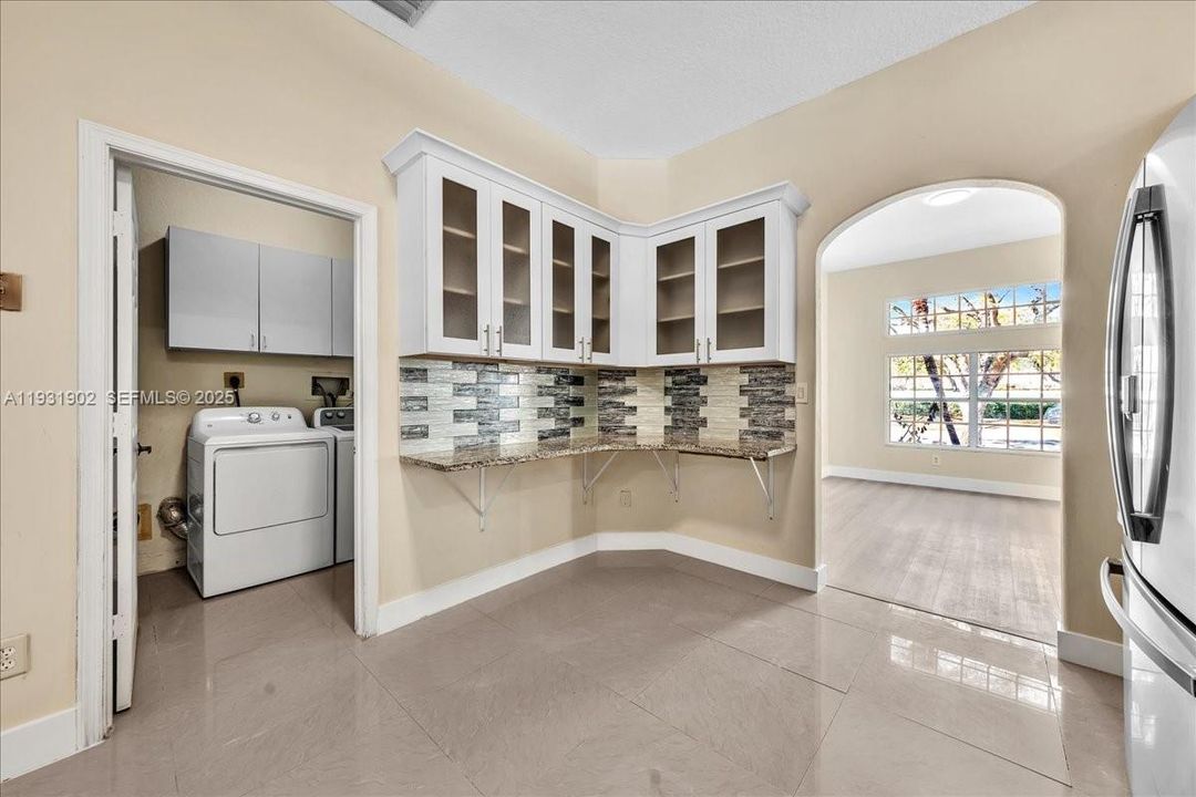 出租: $5,800 (4 贝兹, 2 浴室, 2172 平方英尺)