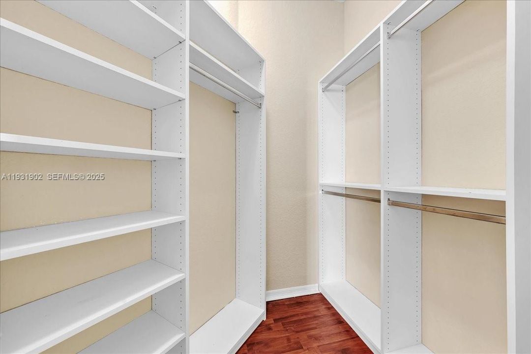 出租: $5,800 (4 贝兹, 2 浴室, 2172 平方英尺)