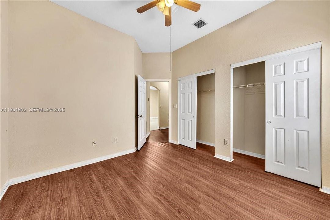 出租: $5,800 (4 贝兹, 2 浴室, 2172 平方英尺)