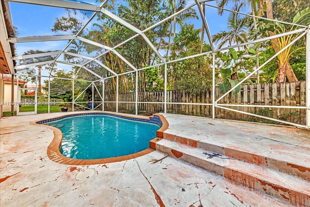 出租: $5,800 (4 贝兹, 2 浴室, 2172 平方英尺)