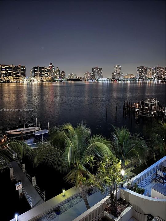 For Rent: $2,600 (2 beds, 2 baths, 1050 Square Feet)