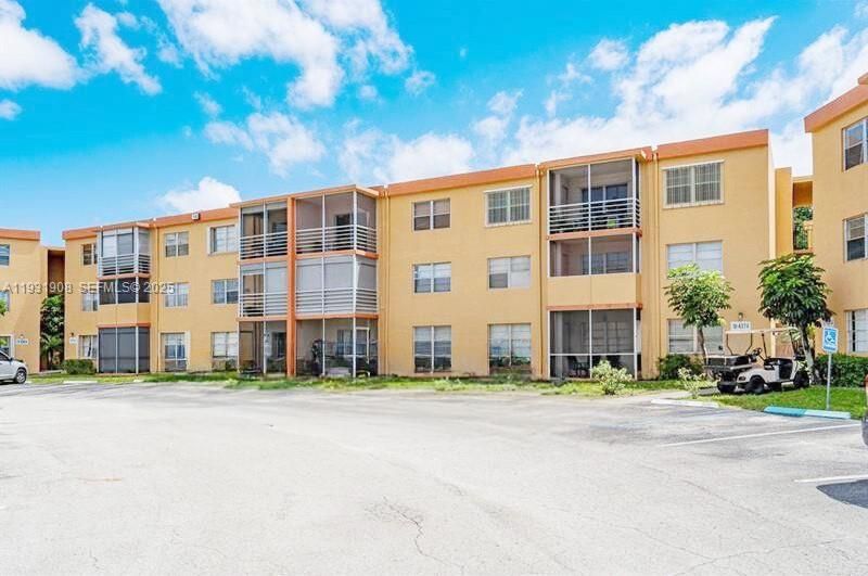 For Sale: $135,000 (1 beds, 1 baths, 695 Square Feet)