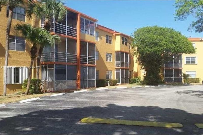 For Sale: $135,000 (1 beds, 1 baths, 695 Square Feet)