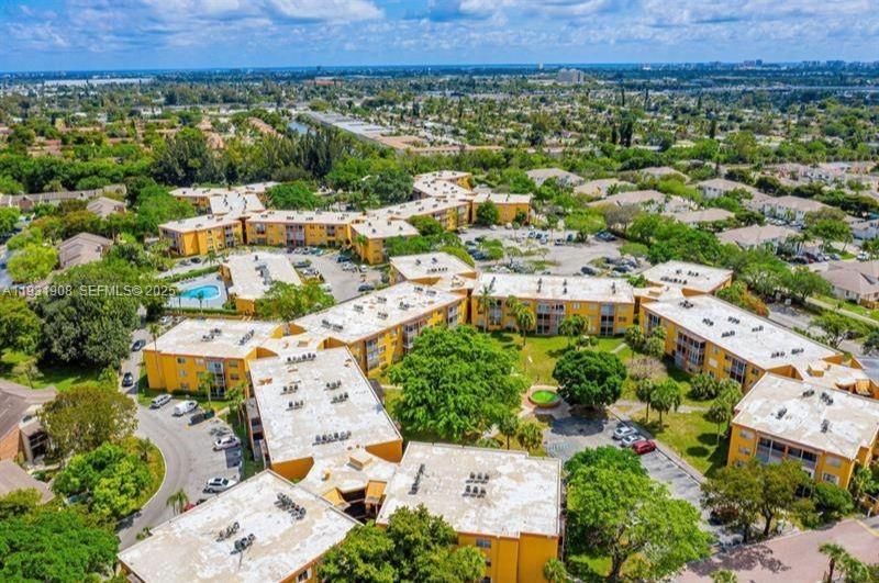 For Sale: $135,000 (1 beds, 1 baths, 695 Square Feet)