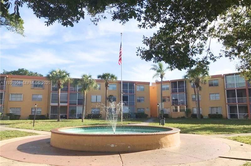 For Sale: $135,000 (1 beds, 1 baths, 695 Square Feet)