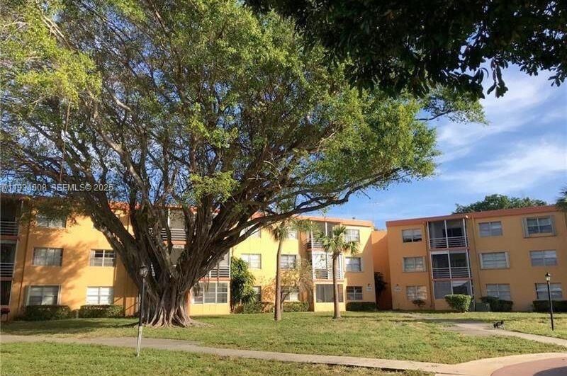 For Sale: $135,000 (1 beds, 1 baths, 695 Square Feet)