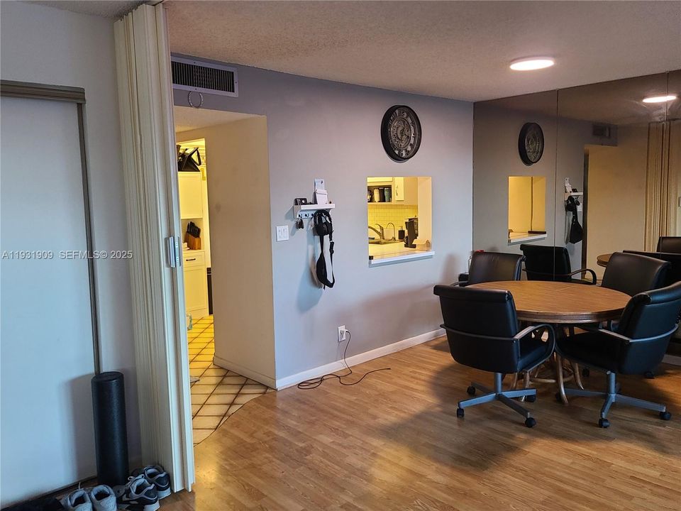 出租: $1,900 (2 贝兹, 2 浴室, 1100 平方英尺)