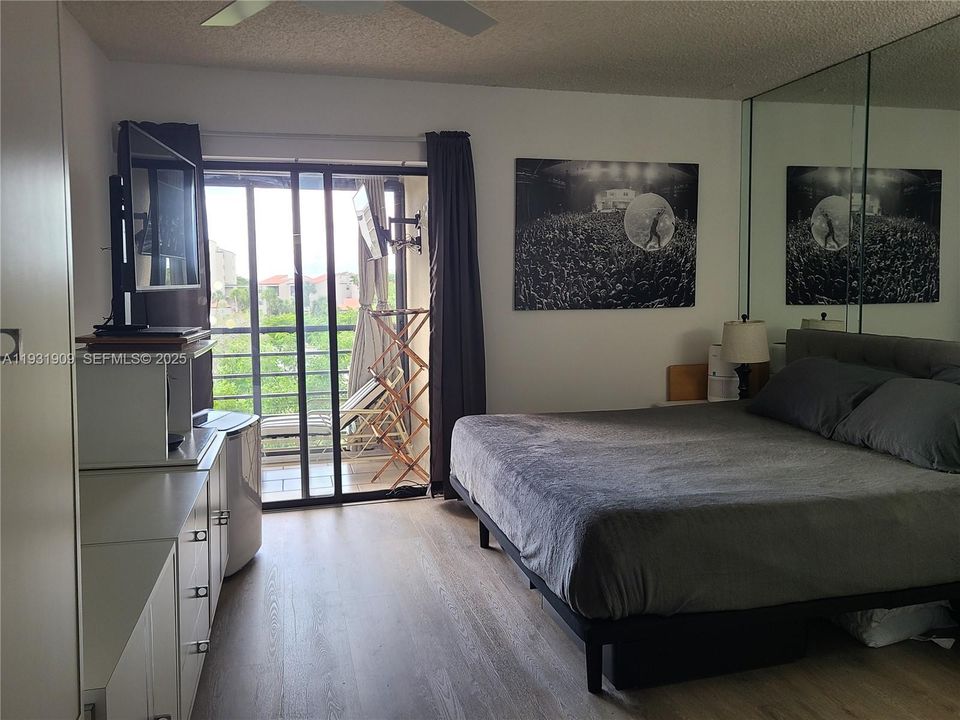 出租: $1,900 (2 贝兹, 2 浴室, 1100 平方英尺)