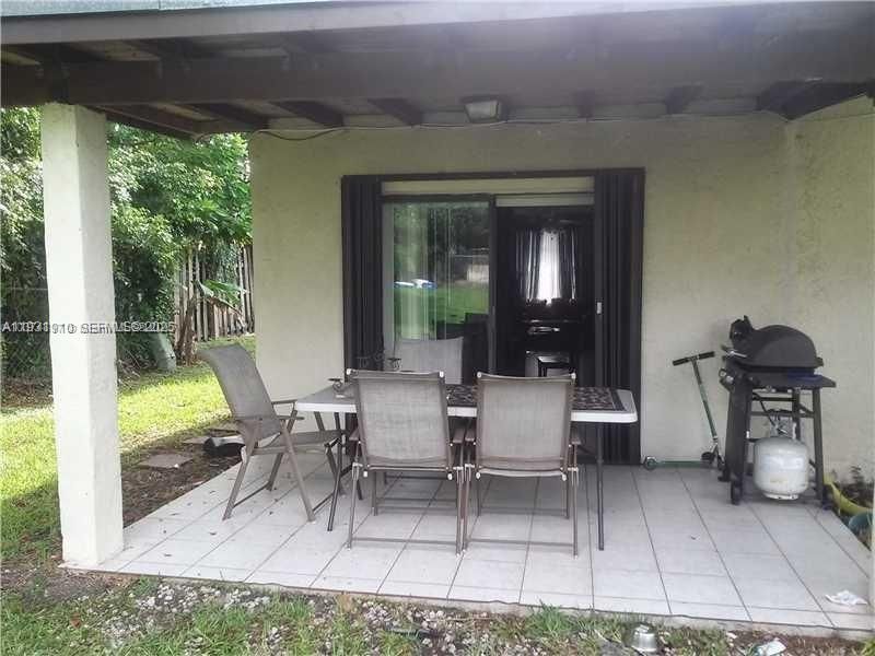 For Rent: $4,500 (5 beds, 2 baths, 2078 Square Feet)