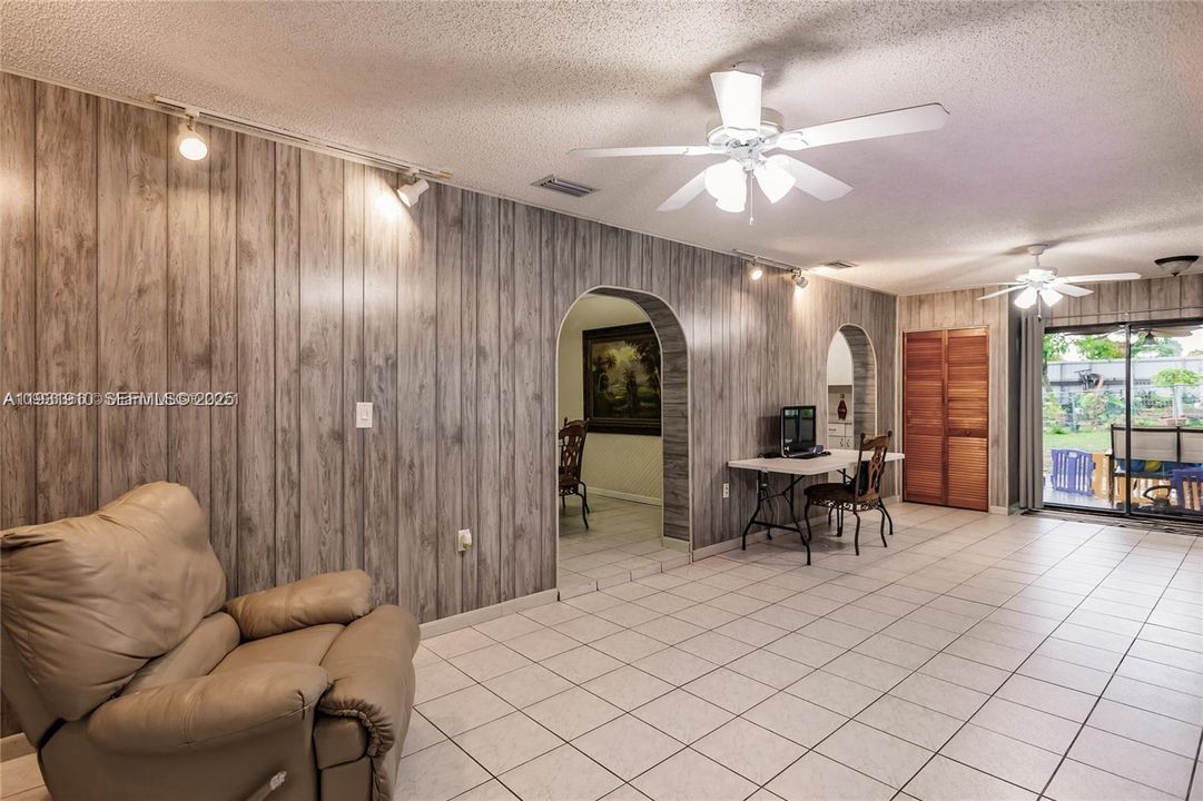 For Rent: $4,500 (5 beds, 2 baths, 2078 Square Feet)