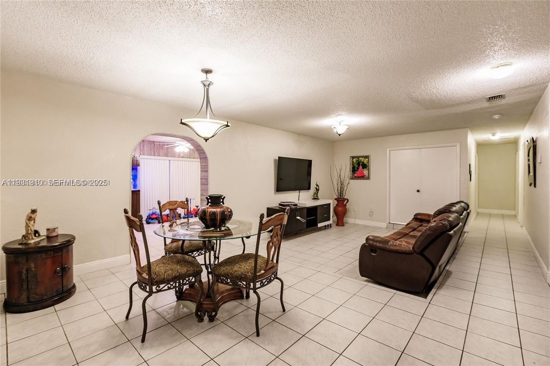 For Rent: $4,500 (5 beds, 2 baths, 2078 Square Feet)