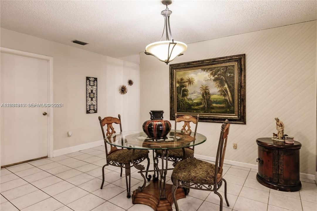 For Rent: $4,500 (5 beds, 2 baths, 2078 Square Feet)