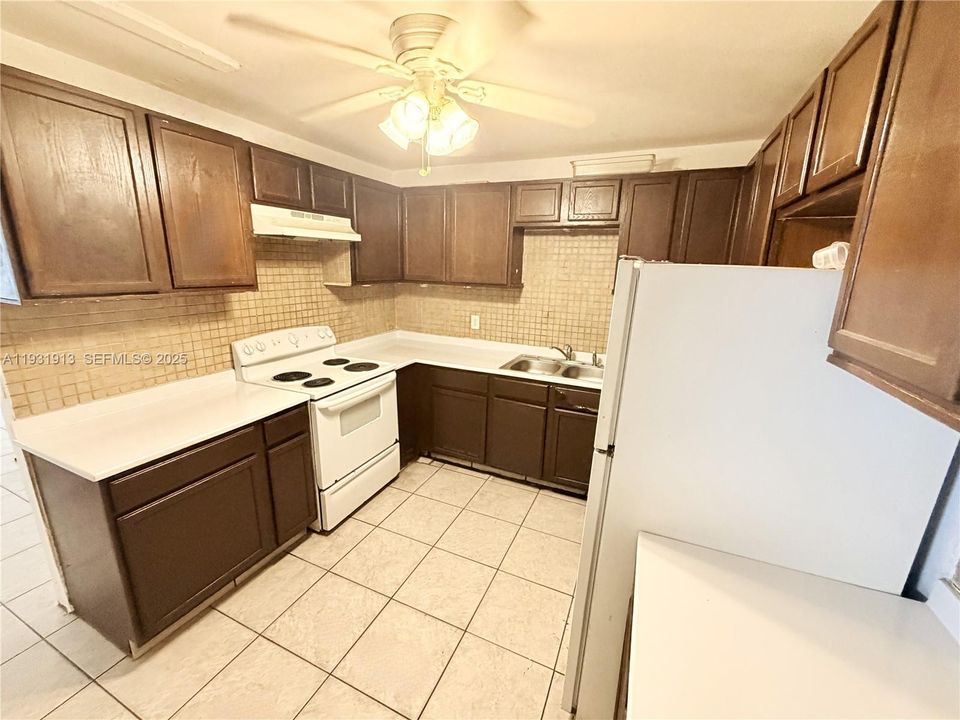 На продажу: $112,500 (2 спален, 1 ванн, 734 Квадратных фут)