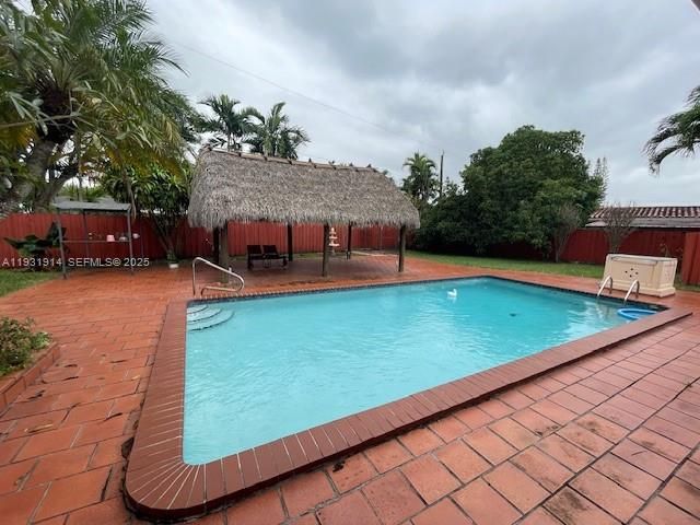 En Venta: $979,000 (3 camas, 2 baños, 2047 Pies cuadrados)