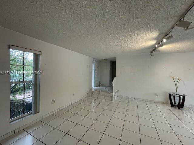 En Venta: $979,000 (3 camas, 2 baños, 2047 Pies cuadrados)