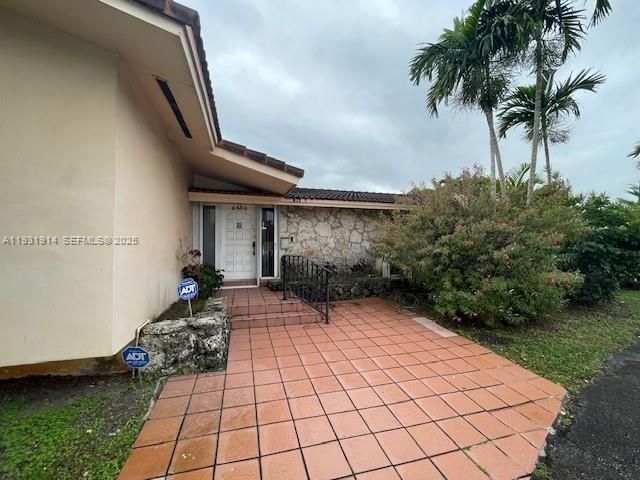 En Venta: $979,000 (3 camas, 2 baños, 2047 Pies cuadrados)