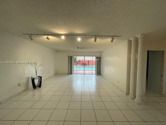 En Venta: $979,000 (3 camas, 2 baños, 2047 Pies cuadrados)