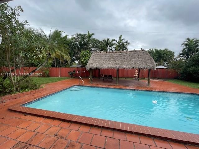 En Venta: $979,000 (3 camas, 2 baños, 2047 Pies cuadrados)