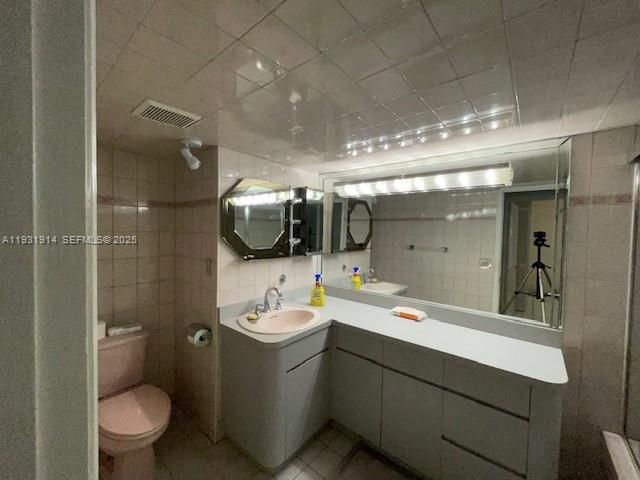 En Venta: $979,000 (3 camas, 2 baños, 2047 Pies cuadrados)