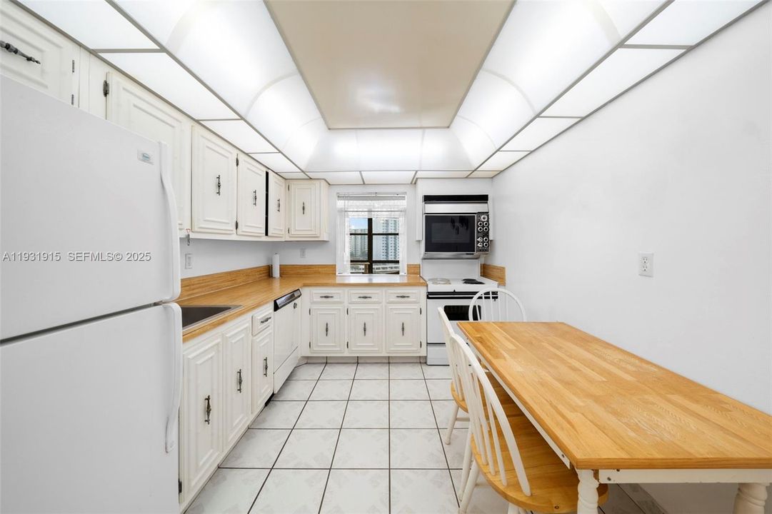 出租: $2,300 (2 贝兹, 2 浴室, 1130 平方英尺)